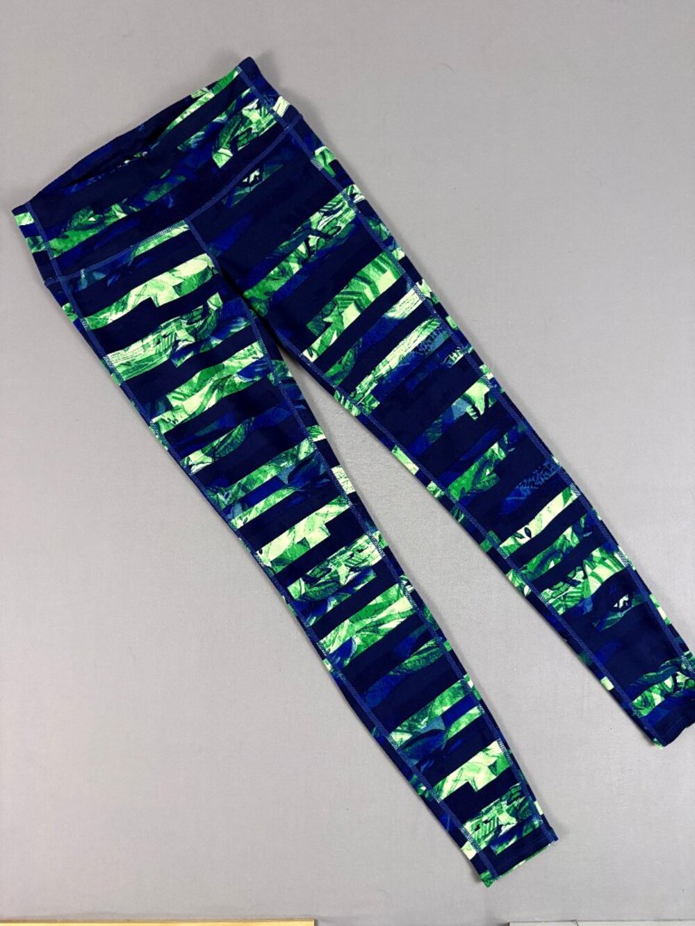 Athleta Floral Flow Chaturanga Tight Leggings Blue Green XS 243155